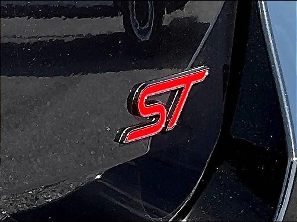 New 2027 Agate Black Metallic Ford ST image 9