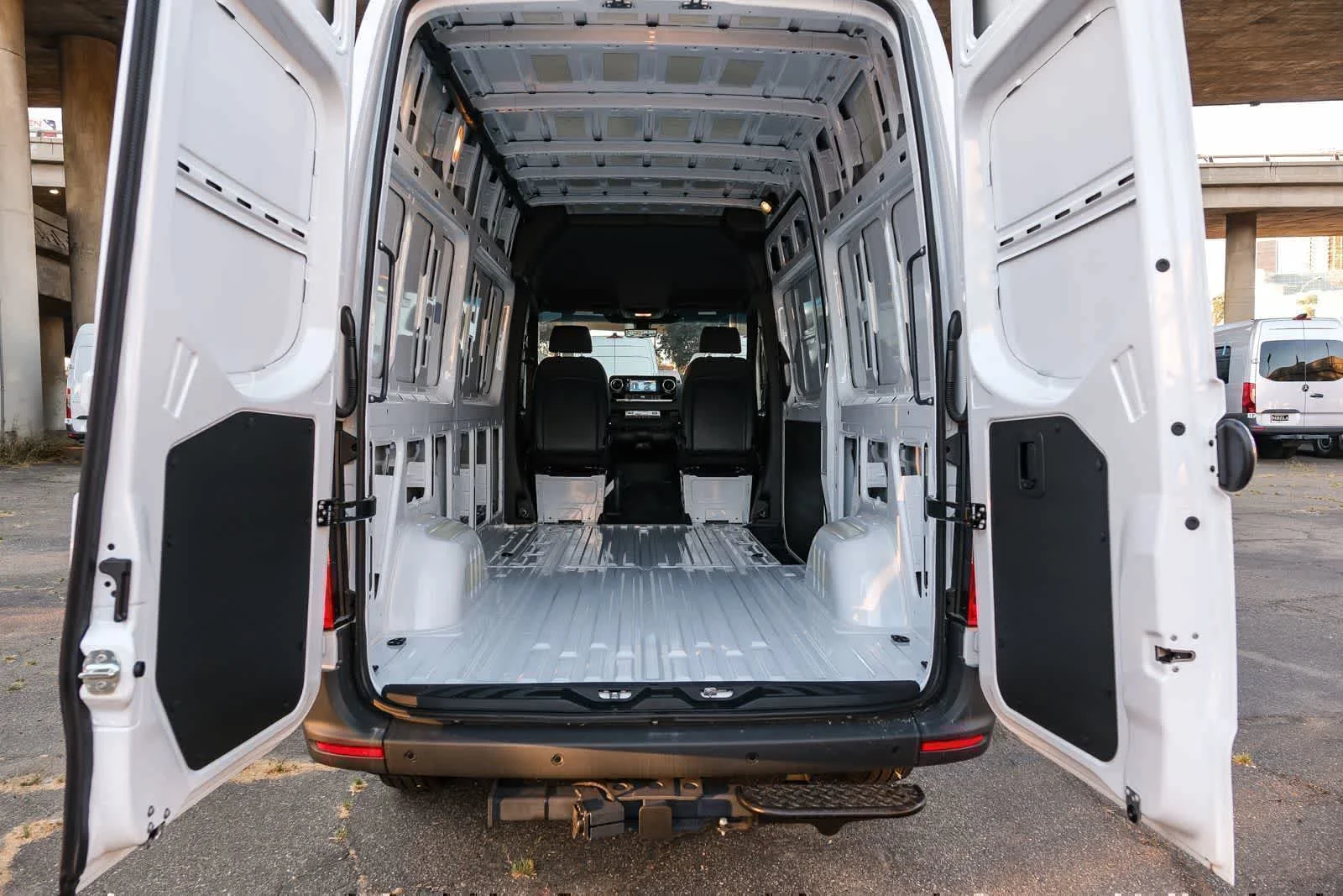 New 2026 Arctic White Mercedes-Benz Cargo 144WB High Roof RWD 2.0L I4 Diesel Turbo HO image 33