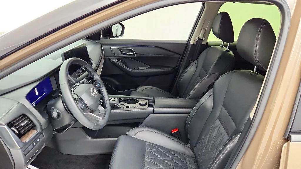 Used 2025 Baja Storm Metallic/Super Black Nissan AWD Platinum w/ ProPILOT Assist 2.1 & Head-Up Display image 21