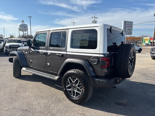 New 2026 Granite Crystal Metallic Clear-Coat Exterior Paint Jeep Sahara image 4