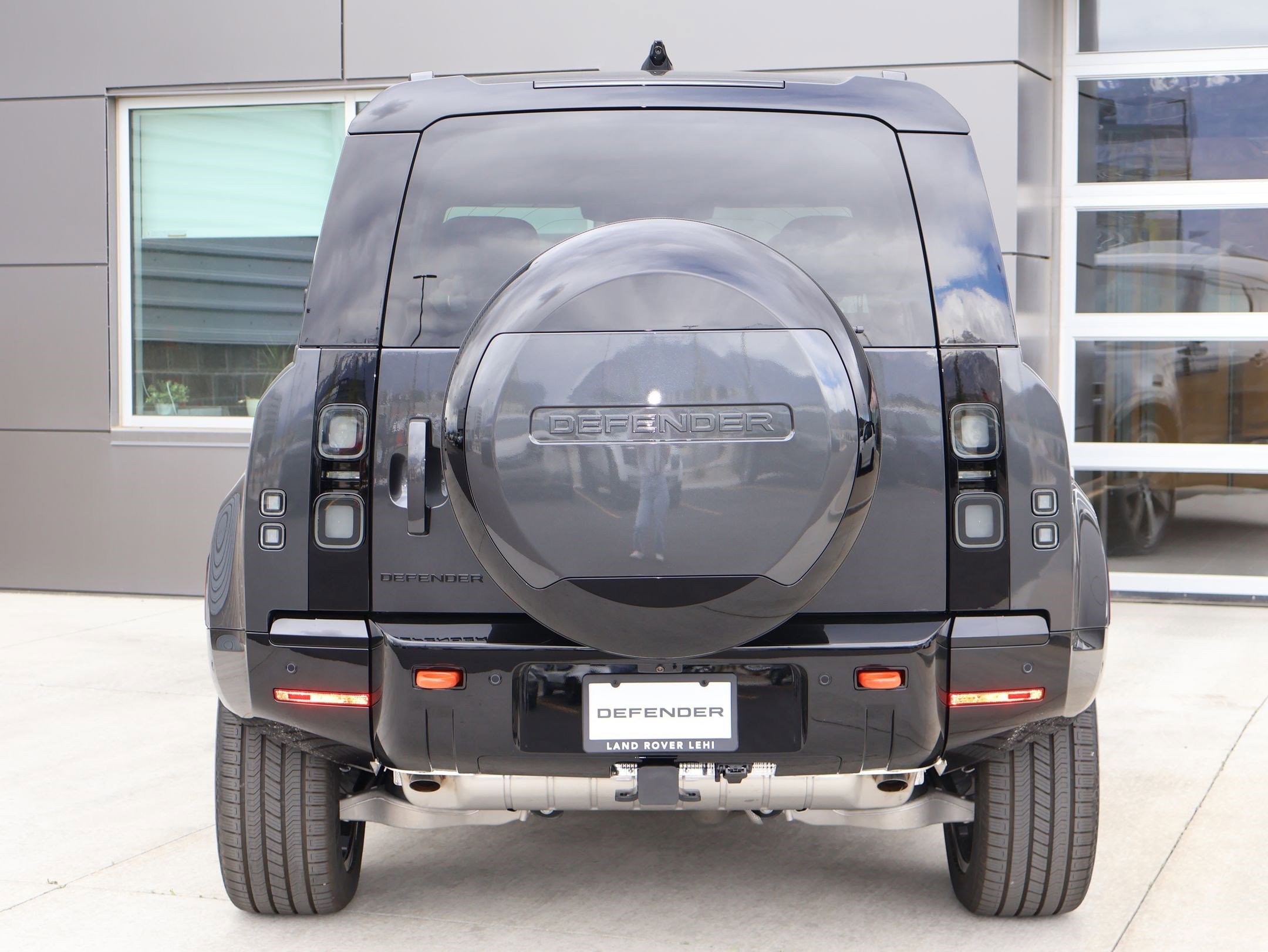 New 2026 Carpathian Grey LAND ROVER P400 X image 7