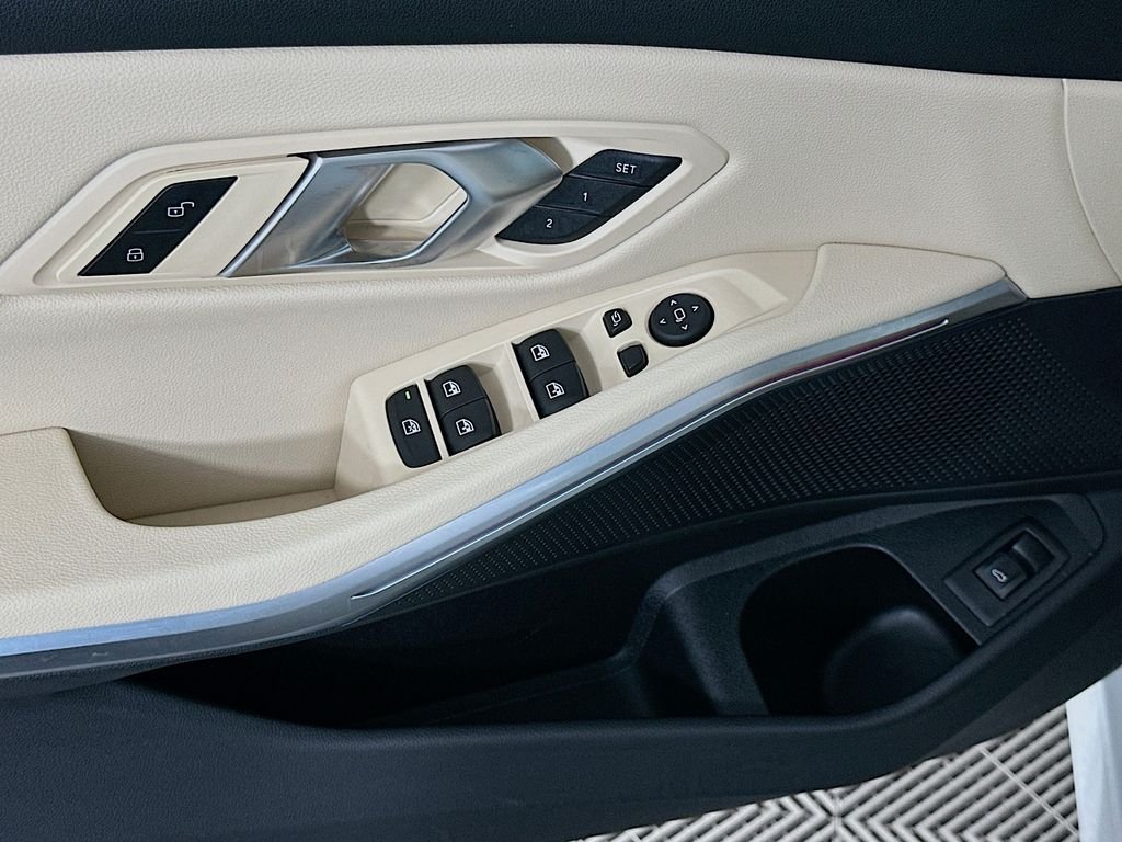 2025 BMW 3 Series 330i - Photo 18