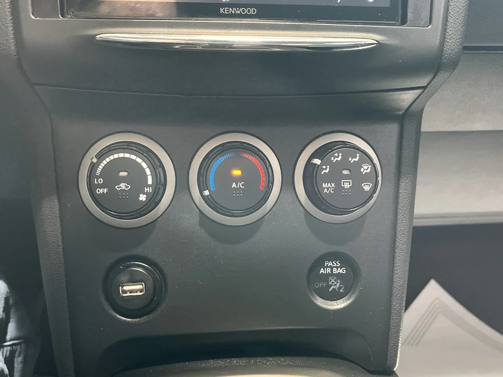 Used 2014  Nissan S image 19