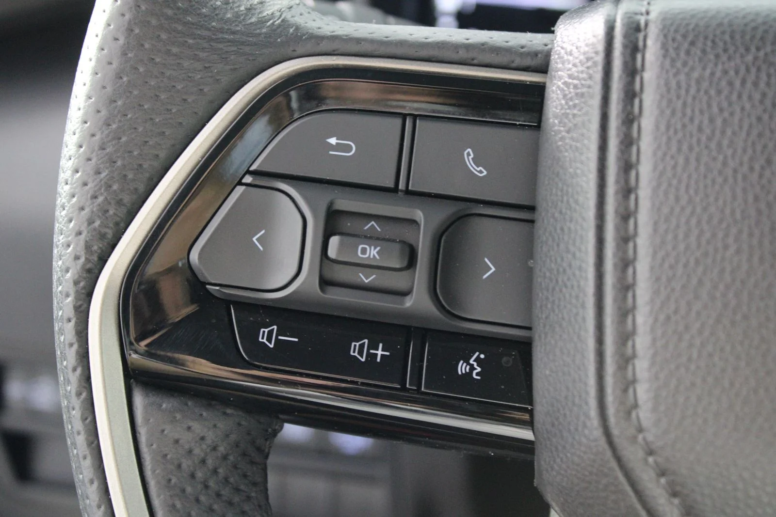 Used 2024 Silver Toyota SR5 image 31