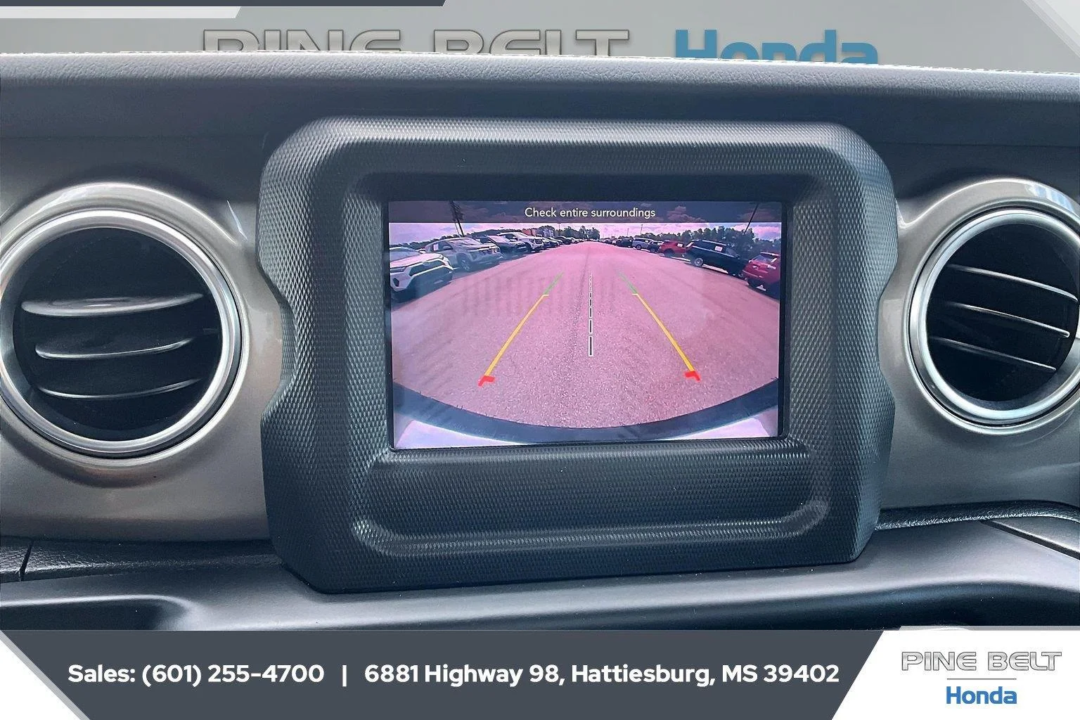 Used 2020 Sting-Gray Clearcoat Jeep Sahara image 15