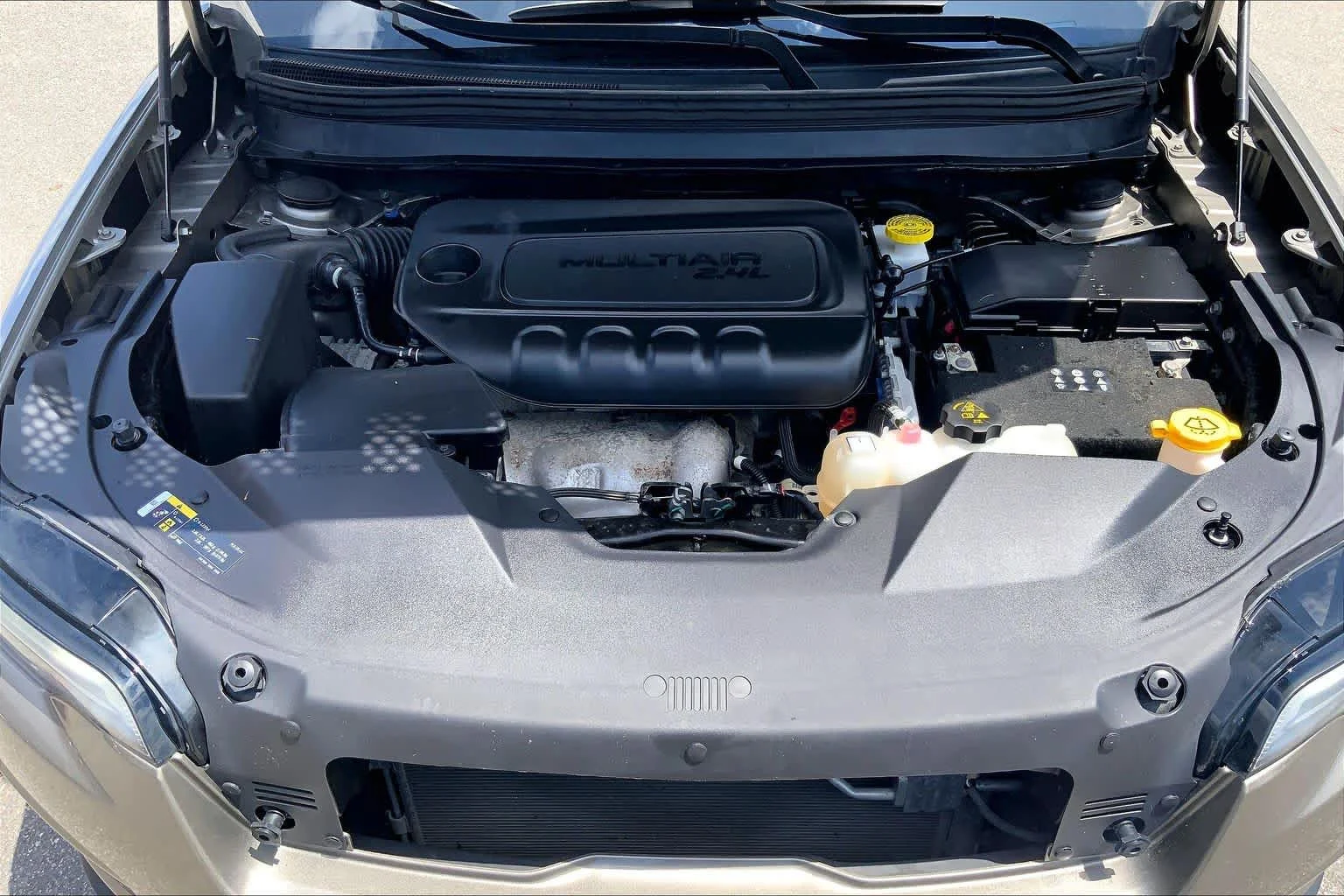 Used 2019 Light Brownstone Pearlcoat Jeep Latitude Plus image 26