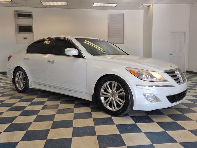 Used 2014 White Hyundai 3.8 image 1