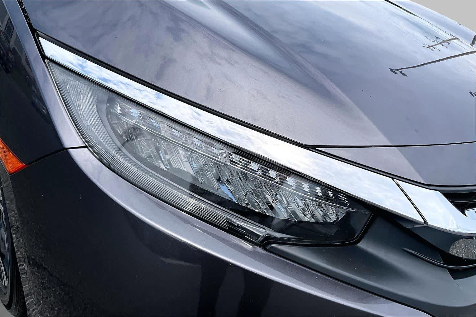 Used 2016 Modern Steel Metallic Honda Touring image 28
