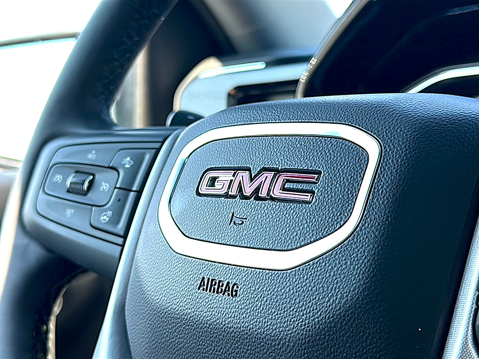 Used 2026 Glacier White Tricoat GMC SLT image 32