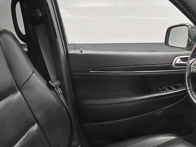 Used 2019 White Jeep Limited image 34
