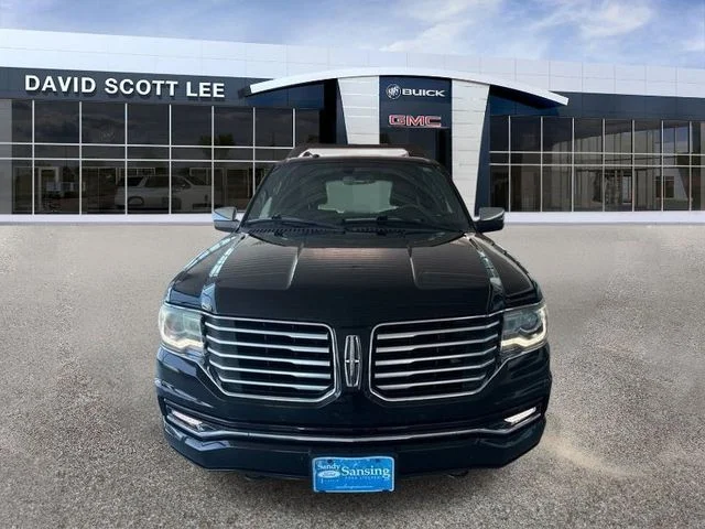 Used 2016 Black Lincoln Select image 2