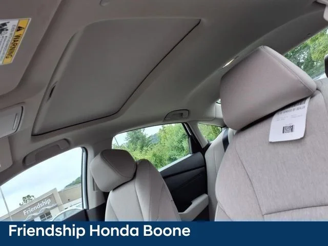 Used 2025 White Honda SE image 9