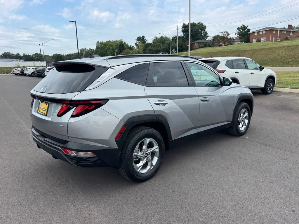 Used 2024 Silver Hyundai SEL image 4