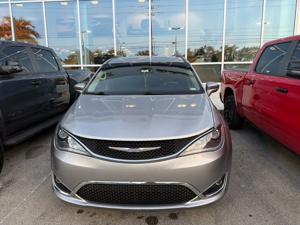 Used 2017 Billet Silver Metallic Clearcoat Chrysler Touring L image 2