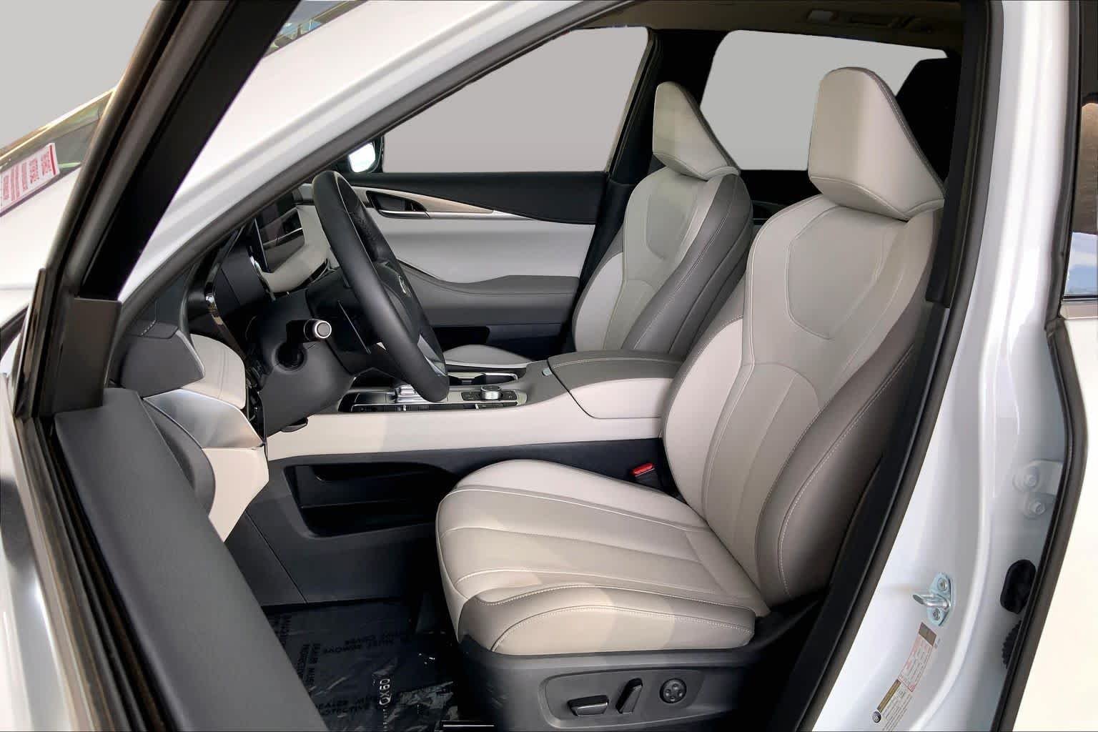 Used 2026 Radiant White INFINITI PURE image 8