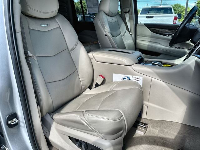 Used 2020 Silver Cadillac Luxury image 25