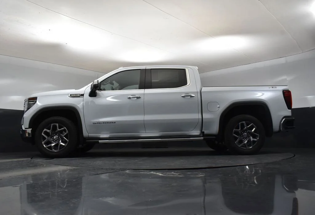 New 2026 Glacier White Tricoat GMC SLT image 40