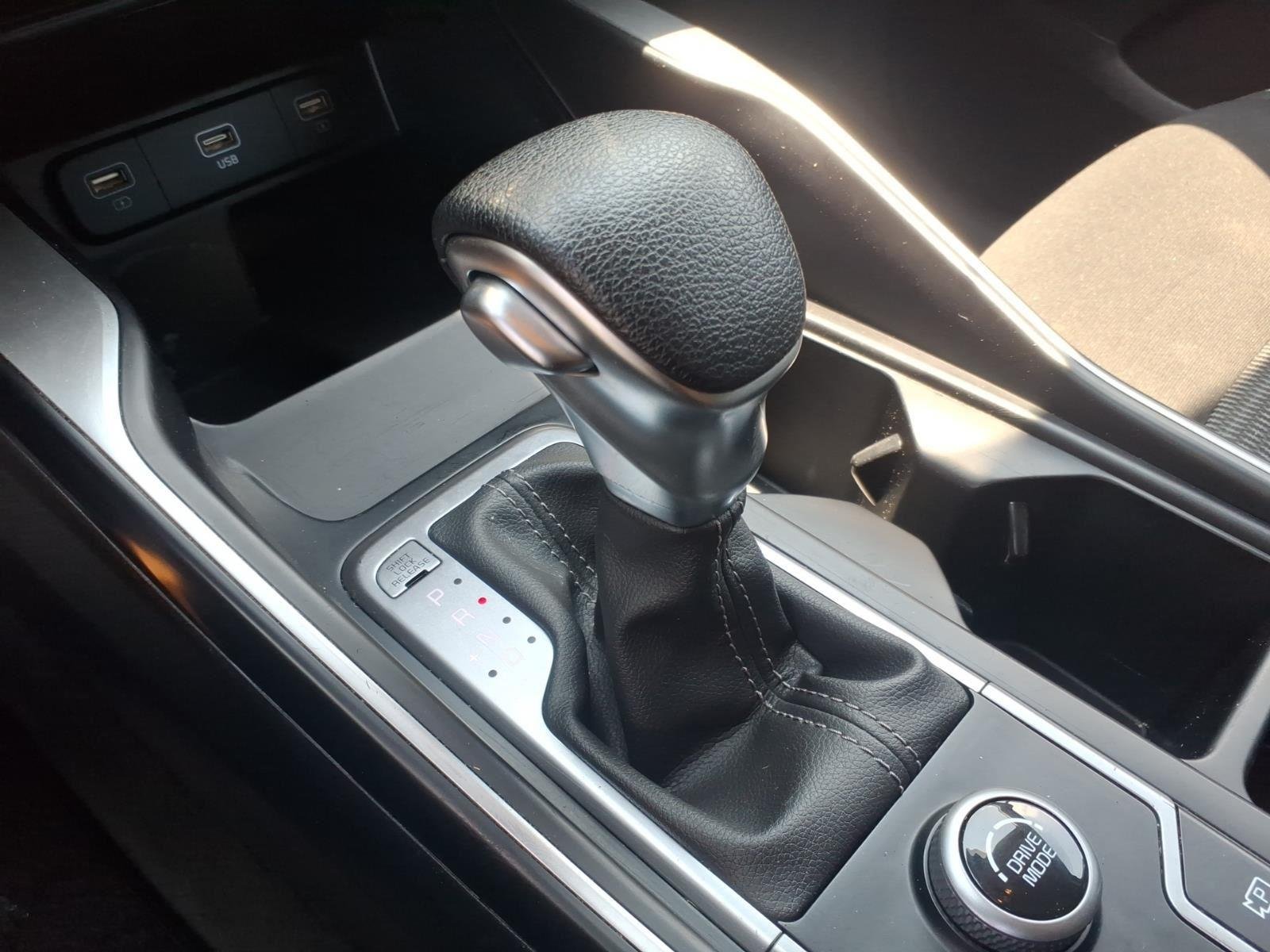 Used 2023 Glacial White Pearl Kia LX image 5