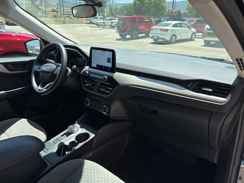 Used 2022 Black Ford SE image 12