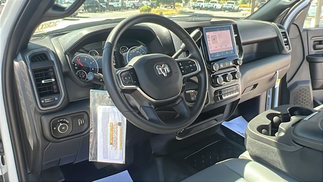 2026 RAM 3500 Chassis Tradesman - Photo 17