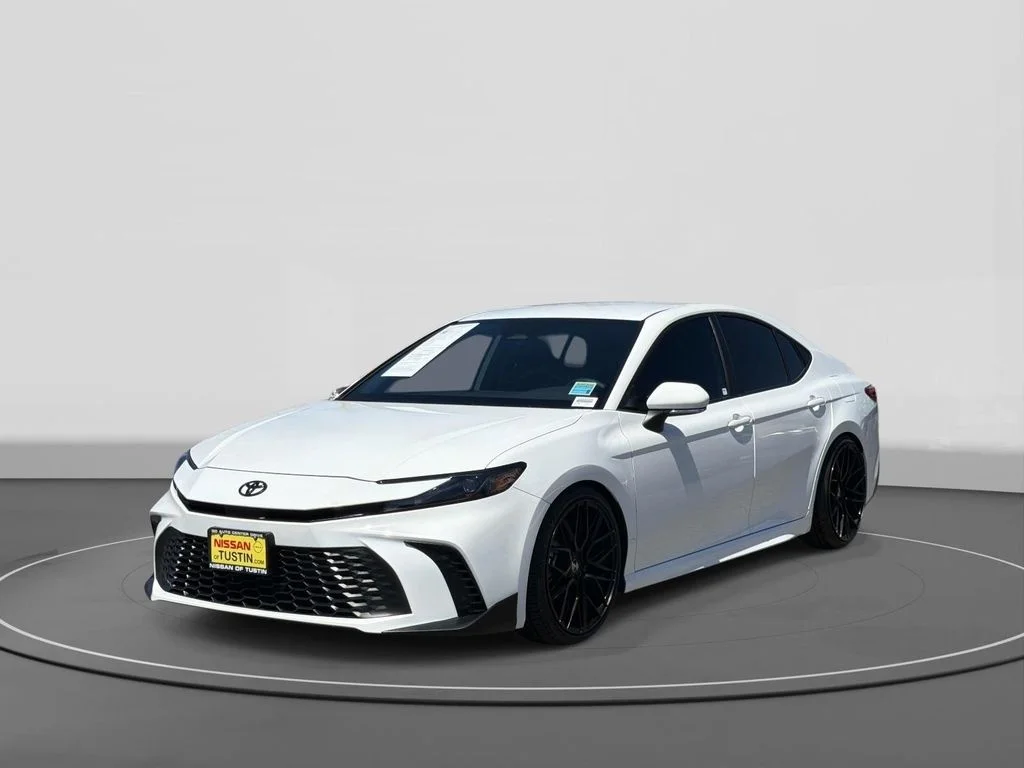 Used 2026 Ice Cap Toyota SE image 1