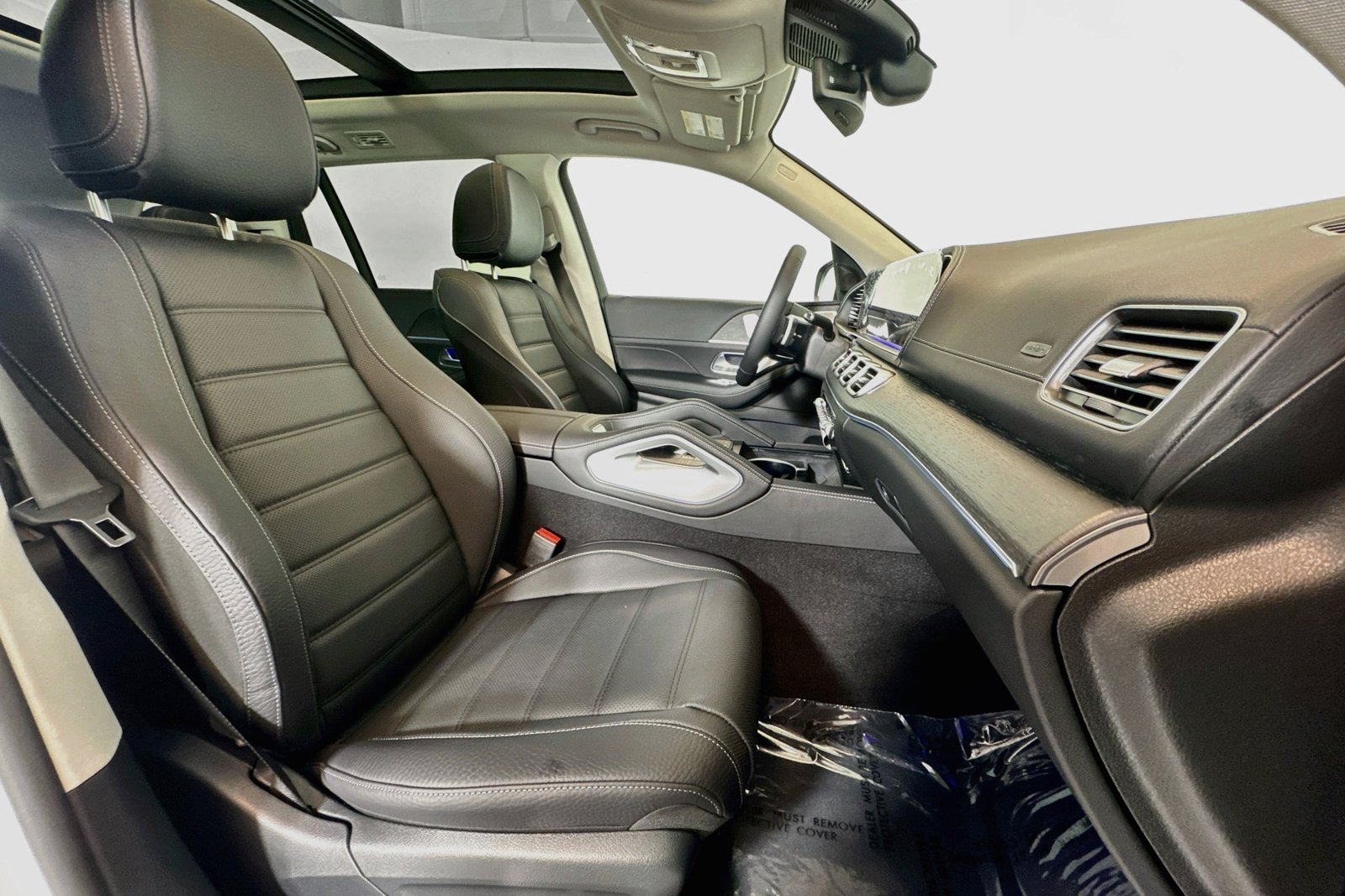 New 2026 MANUFAKTUR Moonlight White Metallic Mercedes-Benz GLS 450 image 26