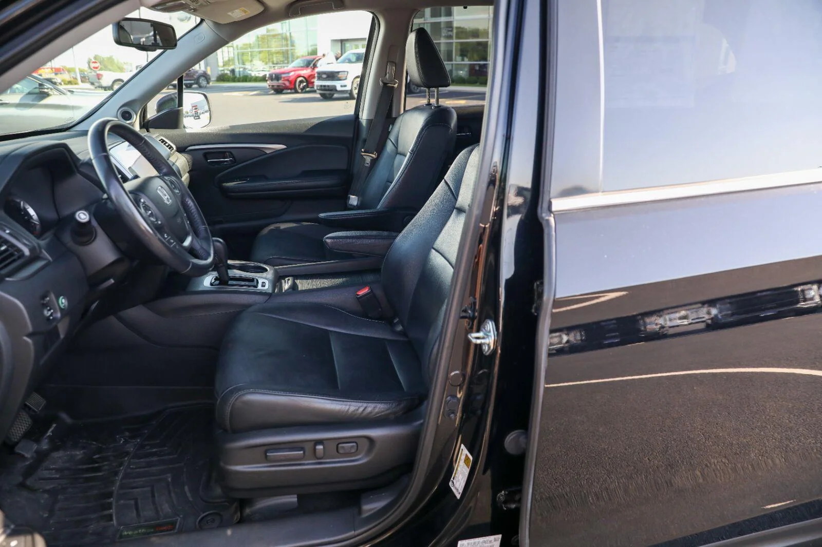 Used 2017 Crystal Black Pearl Honda EX-L image 24