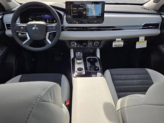 New 2026 White Mitsubishi SE image 7