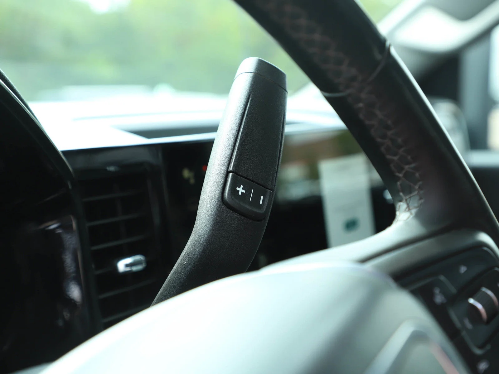 Used 2025 Sterling Metallic GMC SLT image 23
