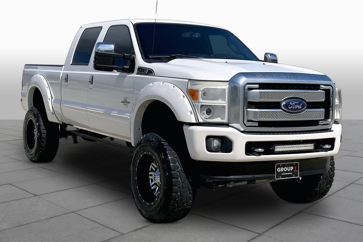 Used 2015 White Platinum Metallic Tri-Coat Ford Platinum image 2