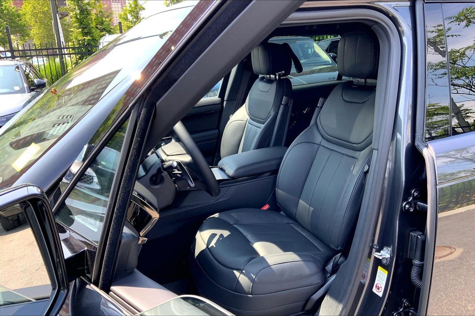 New 2026 Carpathian Grey Land Rover Dynamic SE image 9