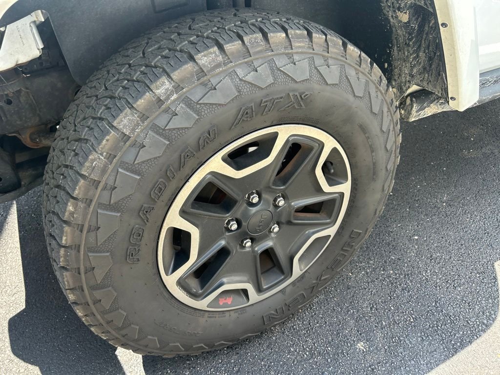Used 2016 White Jeep Unlimited Rubicon image 2