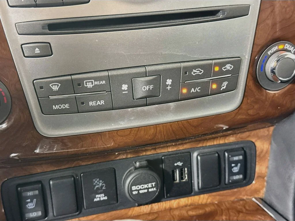 Used 2018 White INFINITI  image 19