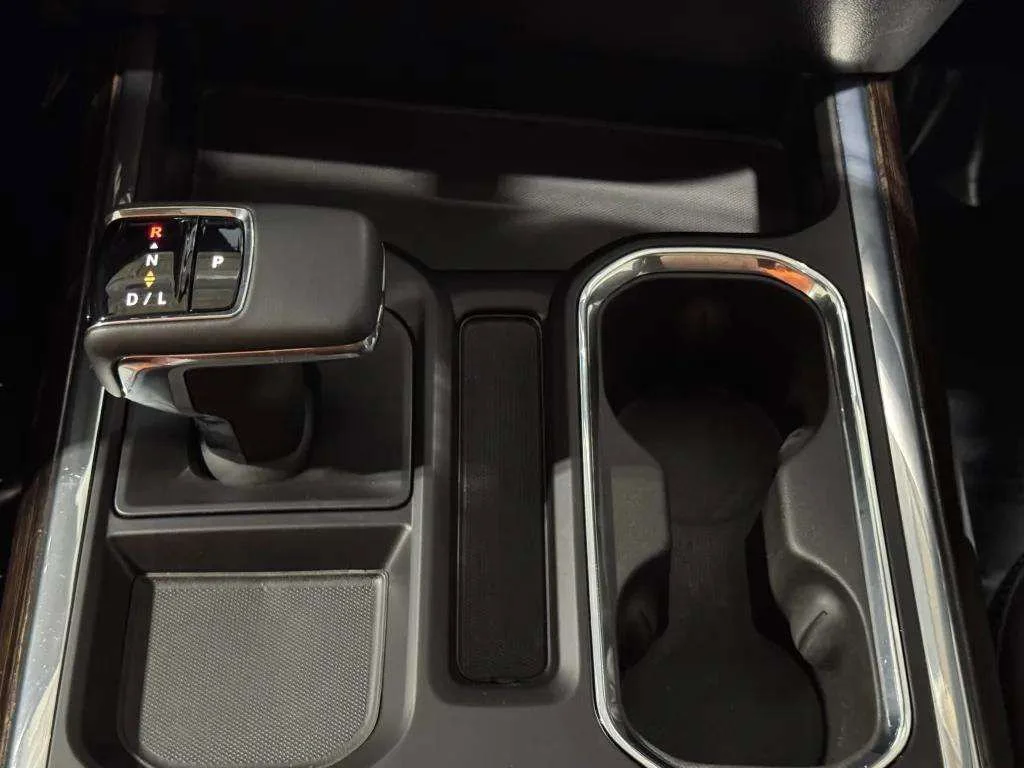 Used 2024 Onyx Black GMC Elevation image 21