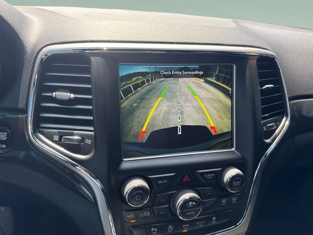 Used 2018 Bright White Clearcoat Jeep Laredo E image 15