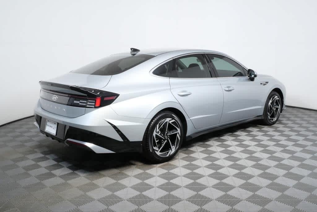 New 2026 Aero Silver Hyundai SEL Sport image 3