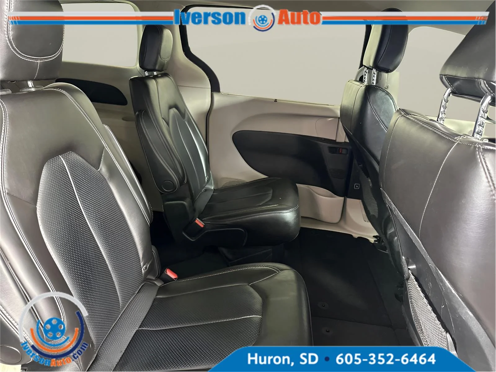 Used 2020 Brilliant Black Crystal Pearlcoat Chrysler LXI image 32