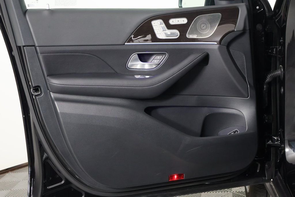 Certified Used 2025 Black Mercedes-Benz GLS 450 image 13