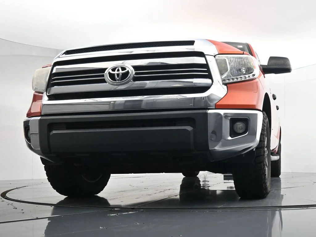 Used 2017 Red Toyota SR5 image 33