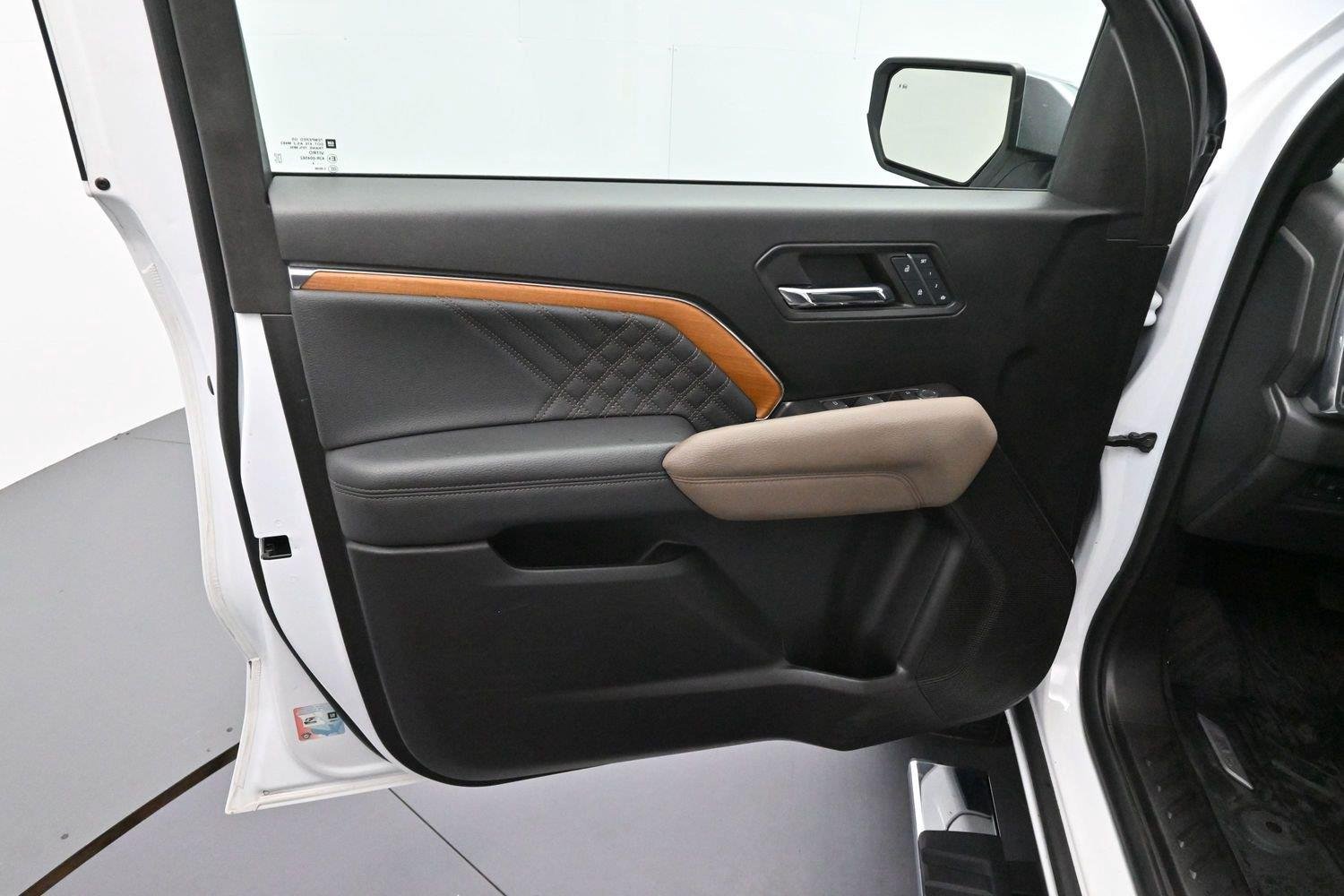 Used 2024 Summit White GMC Denali image 9