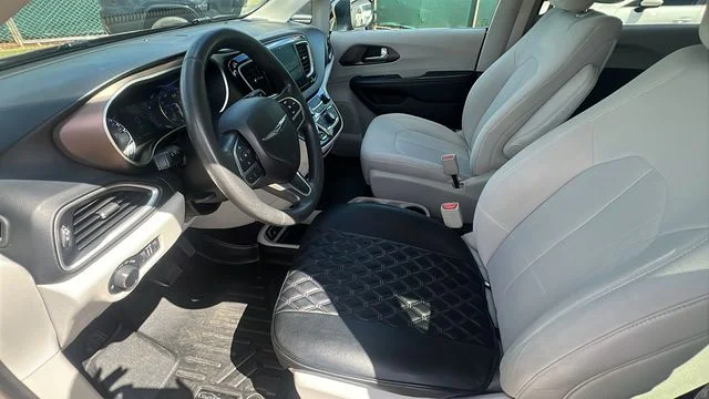 Used 2017 Silver Chrysler Touring image 25
