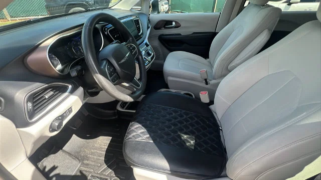 Used 2017 Silver Chrysler Touring image 25