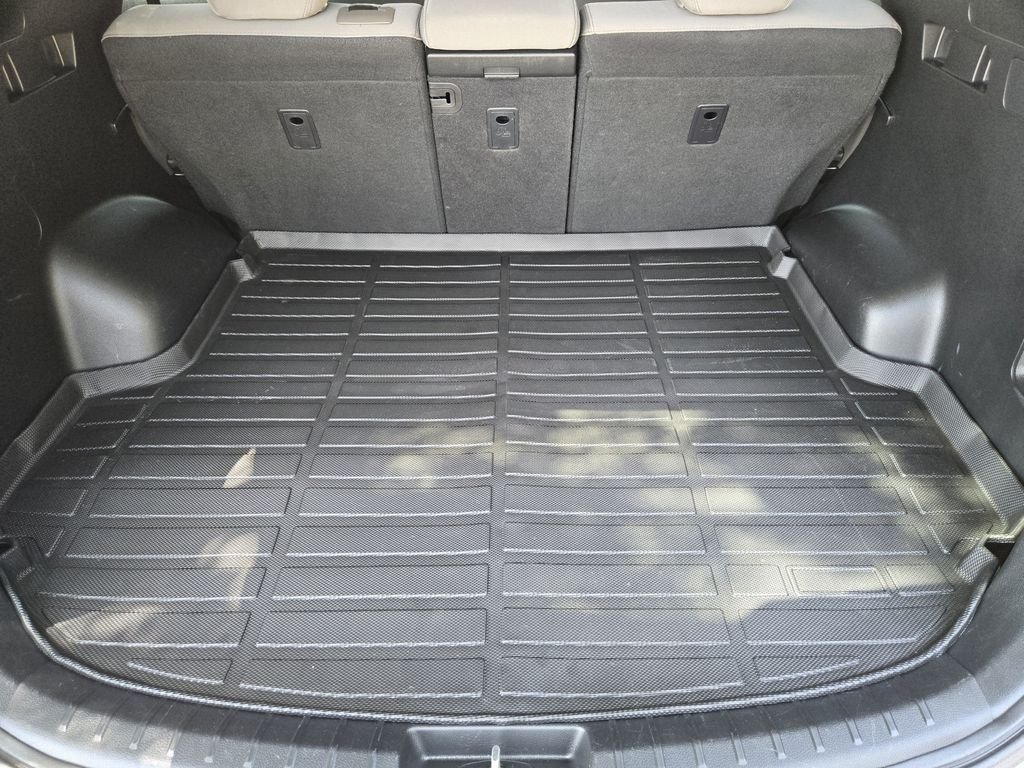Used 2018 White Hyundai 2.4 Base image 21