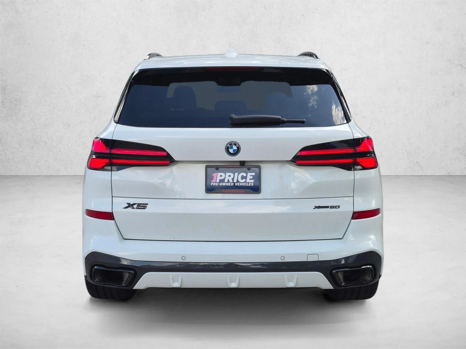 Used 2024 Alpine White BMW xDrive50e image 7