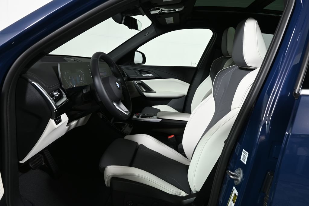 Used 2026 Blue BMW xDrive28i image 3