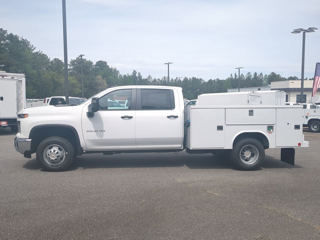 New 2026 Summit White Chevrolet Work Truck image 5