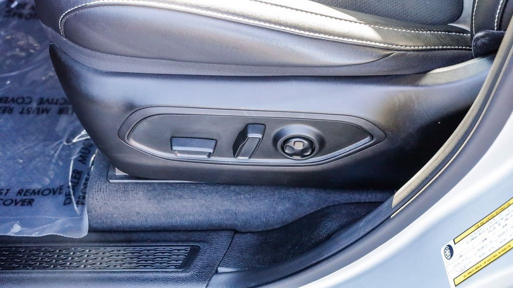 Used 2025 Silver Jeep Altitude image 25