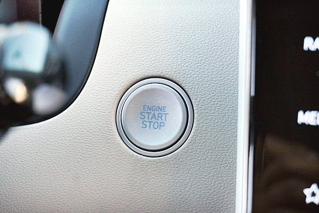 Used 2023 Silver Hyundai SEL image 29