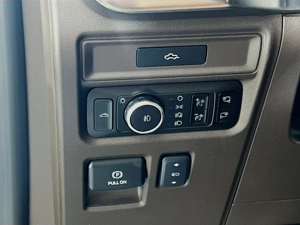New 2026 Agate Black Metallic Ford King Ranch image 19