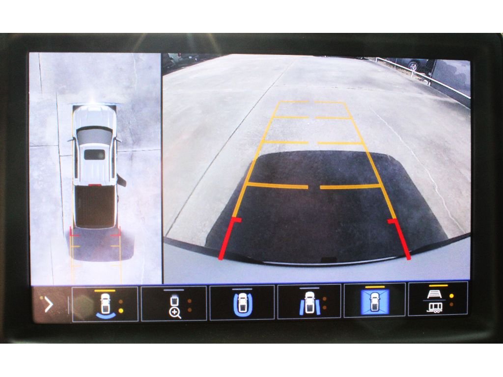 Used 2020 Iridescent Pearl Tricoat Chevrolet LTZ image 13